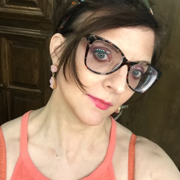 Meet Your Posher - Picture 6 of 13